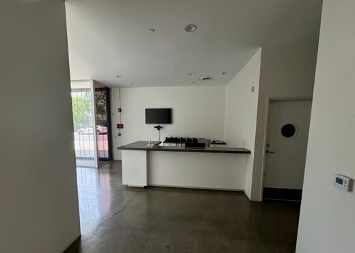 More Photos Of 956-972 Griswold Ave, San Fernando Warehouse For Lease
