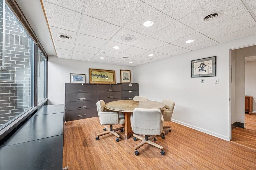 More Photos Of 750 Washington Rd, Mt Lebanon Apartments For Sale