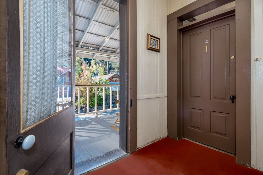 More Photos Of 15432 Washington Rd, Washington Storefront Retail Residential For Sale