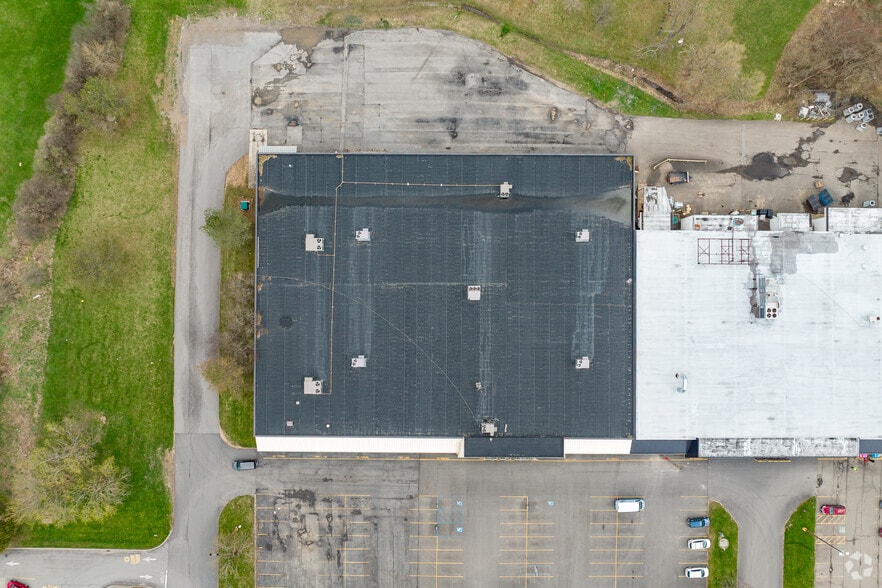 More Photos Of 102 Utica St, Hamilton General Retail For Lease