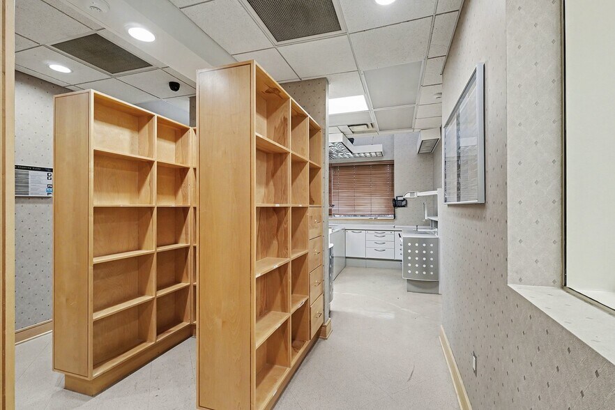 More Photos Of 15555 Silver Pky, Fenton Medical For Sale