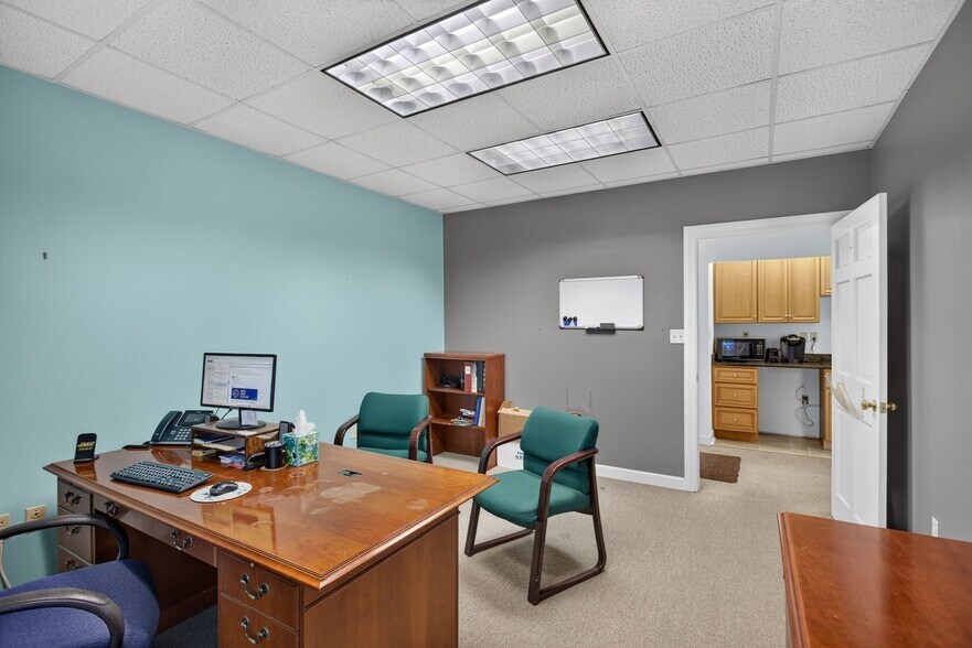 More Photos Of 800 Country Club Rd, Harrisonburg Office For Sale