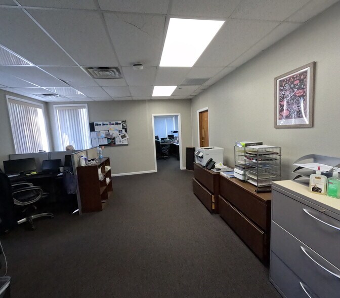 More Photos Of 6501 N Avondale Ave, Chicago Manufacturing For Sale