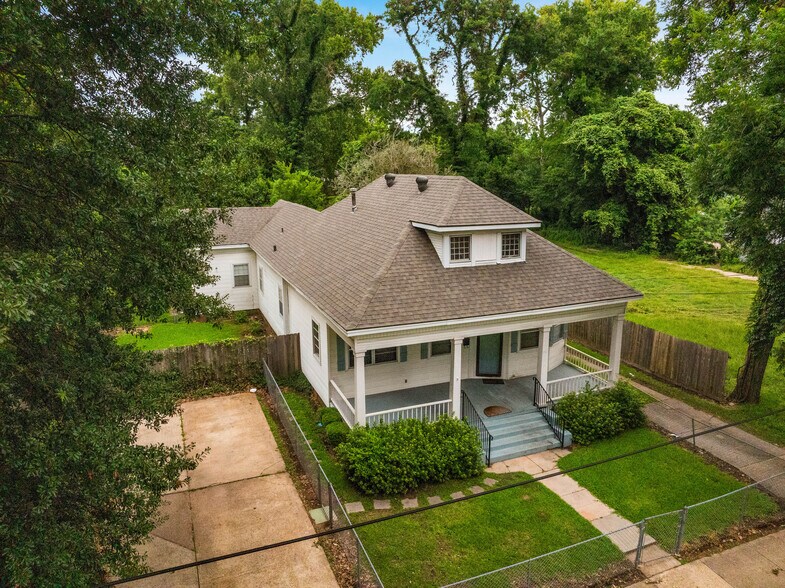 More Photos Of 1920 Monroe St, Alexandria Apartments For Sale
