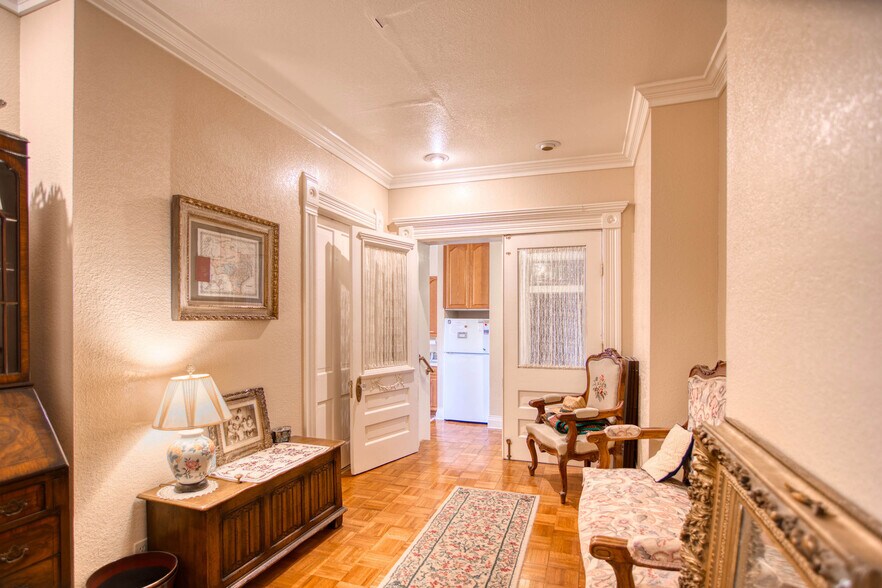 More Photos Of 226 Fort McKavitt St, Mason Hospitality For Sale