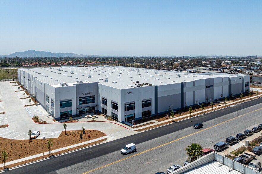 More Photos Of 15755 Arrow Blvd, Fontana Warehouse For Lease