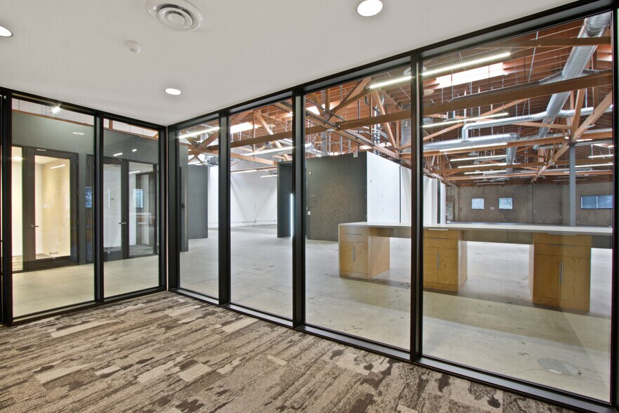 More Photos Of 3650 S Holdrege Ave, Los Angeles Light Manufacturing For Lease