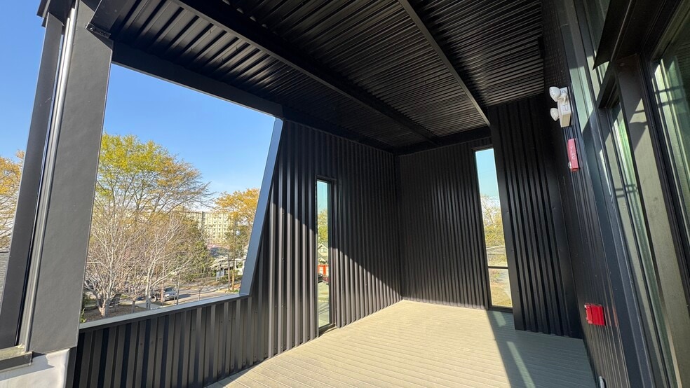 More Photos Of 104 Church St, Decatur Office For Lease