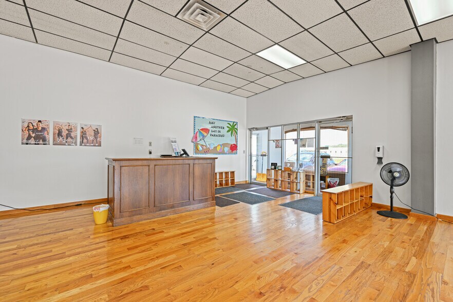 More Photos Of 2095 Kerper Blvd, Dubuque General Retail For Lease