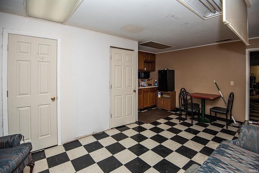 More Photos Of 1985 S Old US 41, Vincennes Industrial For Sale