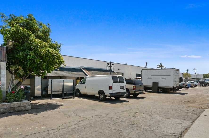 More Photos Of 623 Young St, Santa Ana Manufacturing For Sale
