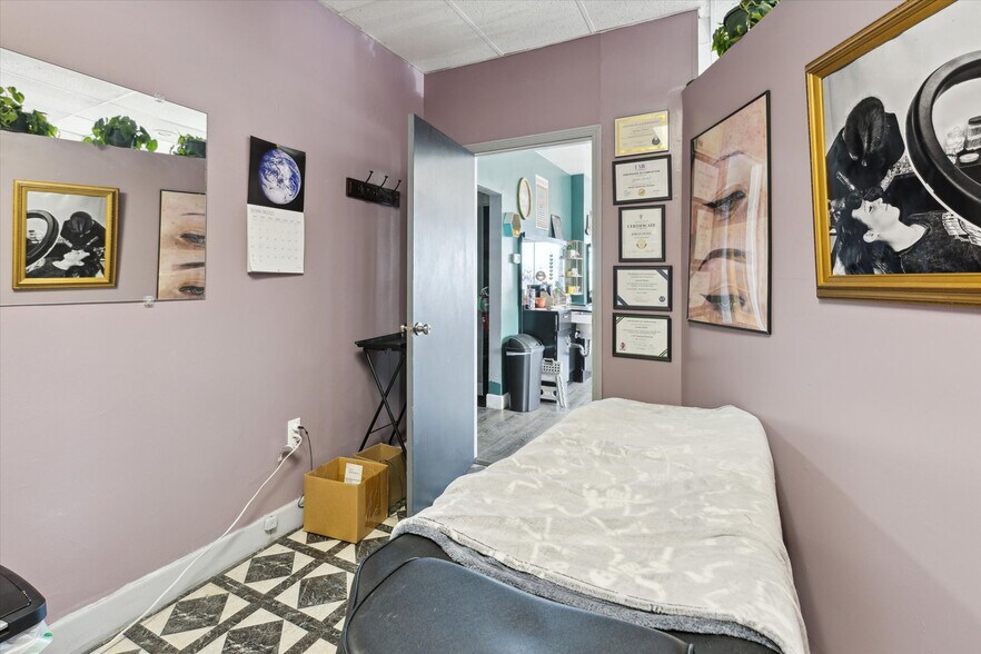 More Photos Of 1017 Washington Ave, Bay City Storefront Retail Residential For Sale