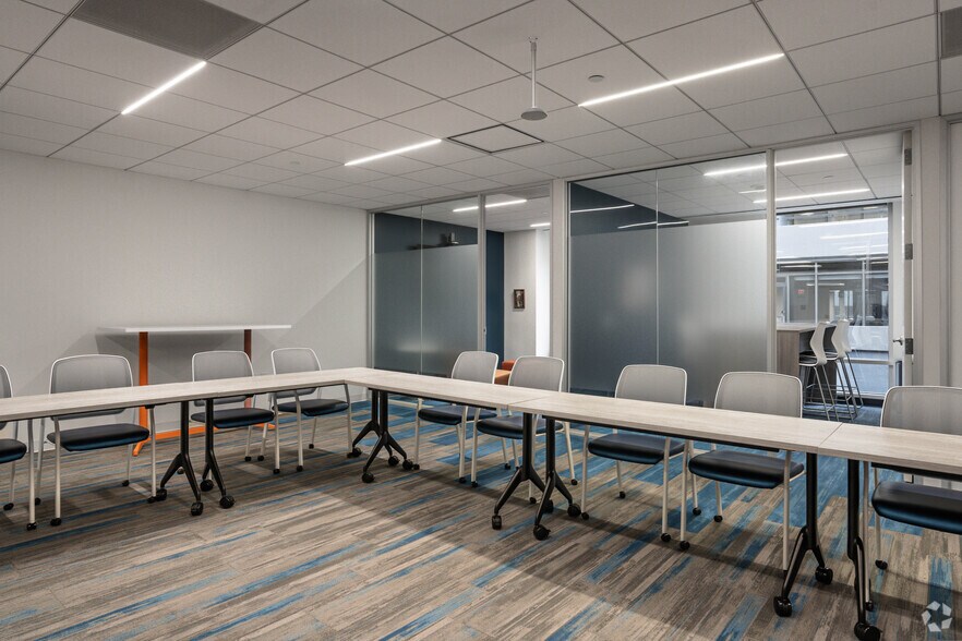 More Photos Of 1530 Wilson Blvd, Arlington Office For Lease