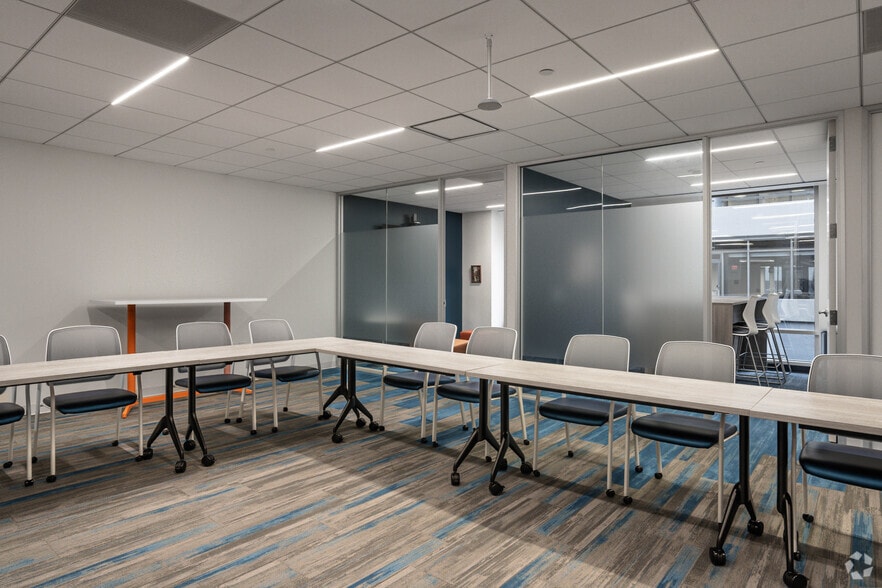 More Photos Of 1530 Wilson Blvd, Arlington Office For Lease