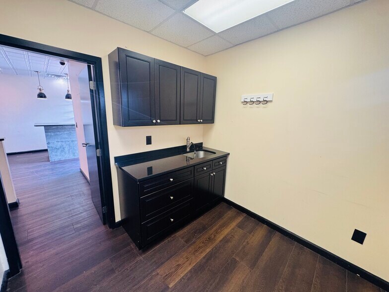 More Photos Of 816 Hempstead Tpke, Franklin Square Office For Sale