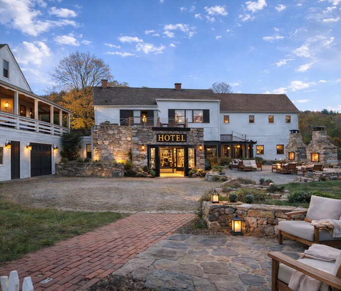 More Photos Of 557 Main St, Woodbury Specialty For Sale