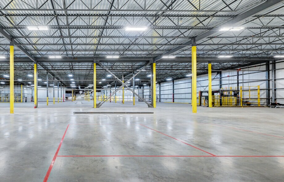 More Photos Of 2700 Boul Casavant O, Saint-Hyacinthe Warehouse For Sale