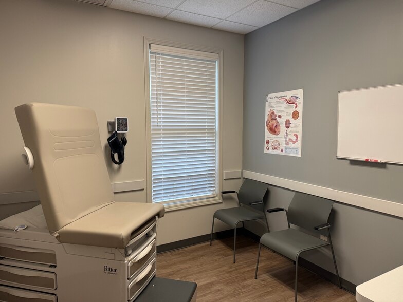 More Photos Of 290 Heritage Walk, Woodstock Medical For Lease