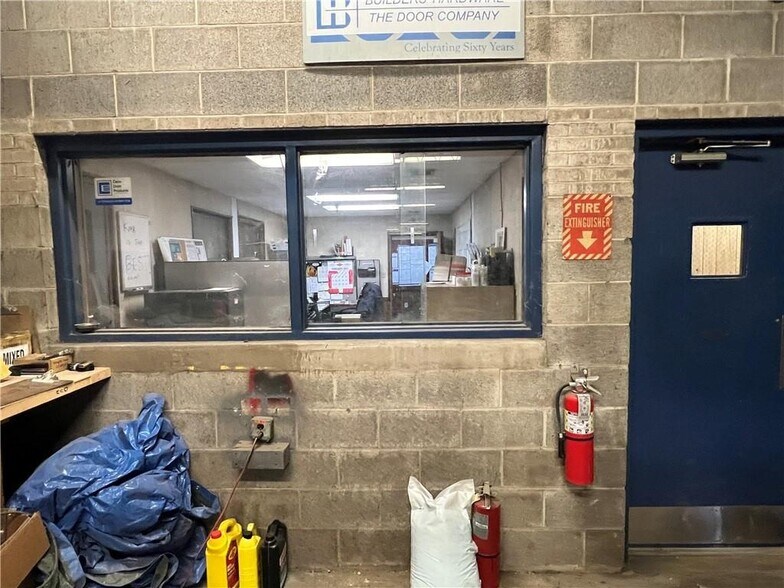 More Photos Of 1020-1060 Saw Mill Run Blvd W, Pittsburgh Warehouse For Lease
