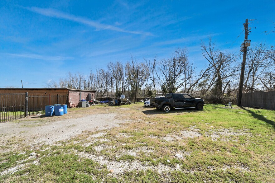 More Photos Of 1734 Allen Genoa Rd, Houston Freestanding For Sale