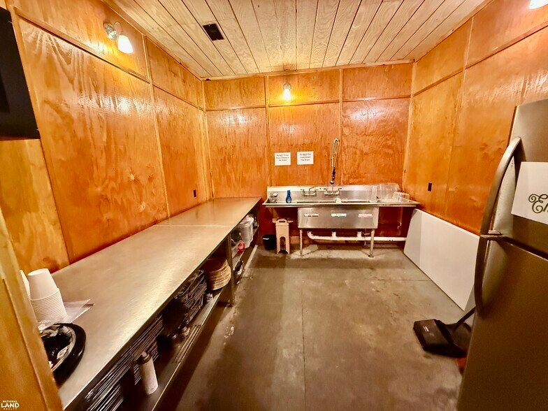 More Photos Of 701 Wingert Road rd, Greenwood Specialty For Sale