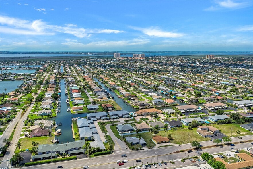 More Photos Of 4707 SW 8th Pl, Cape Coral Apartments For Sale