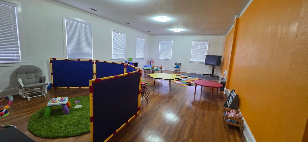 More Photos Of 302 Grove St N, Saint Petersburg Religious Facility For Sale