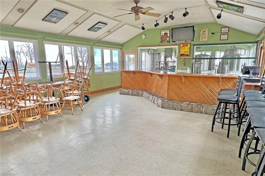 More Photos Of 504 W Lakeshore Dr, Kelleys Island Restaurant For Sale