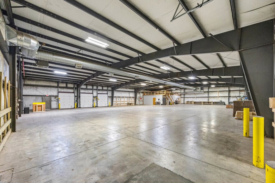 More Photos Of 80 Davis Pky, Clyde Warehouse For Sale