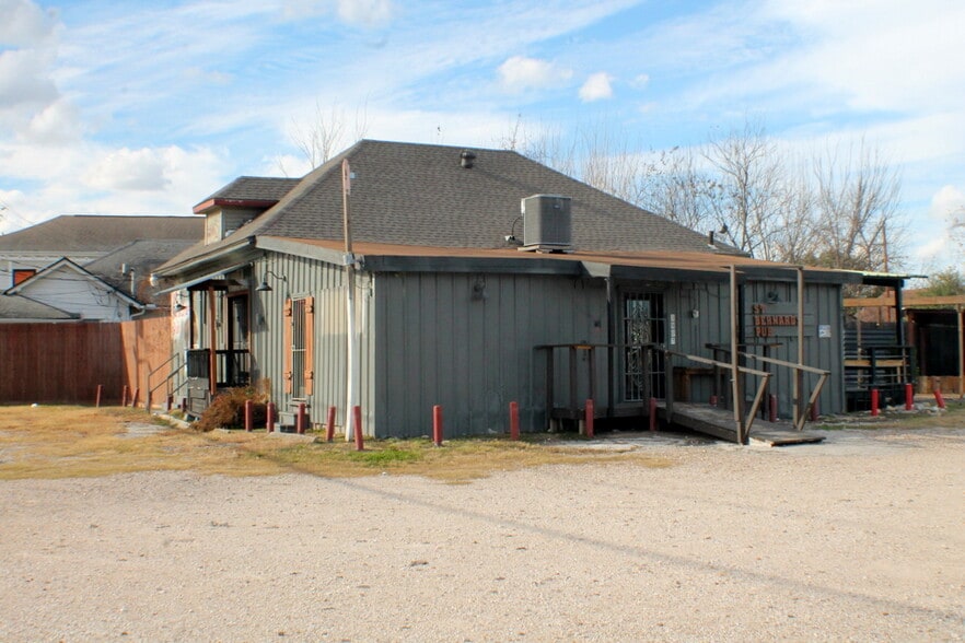 More Photos Of 3907 Canal St, Houston Bar For Lease