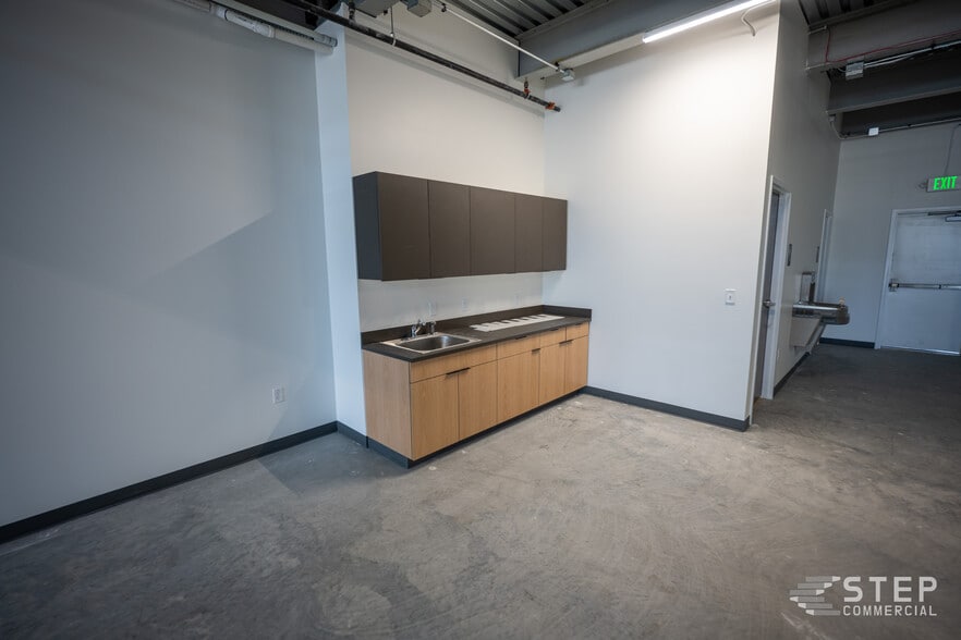 More Photos Of 11110 Broomfield Ln, Broomfield Research And Development For Lease