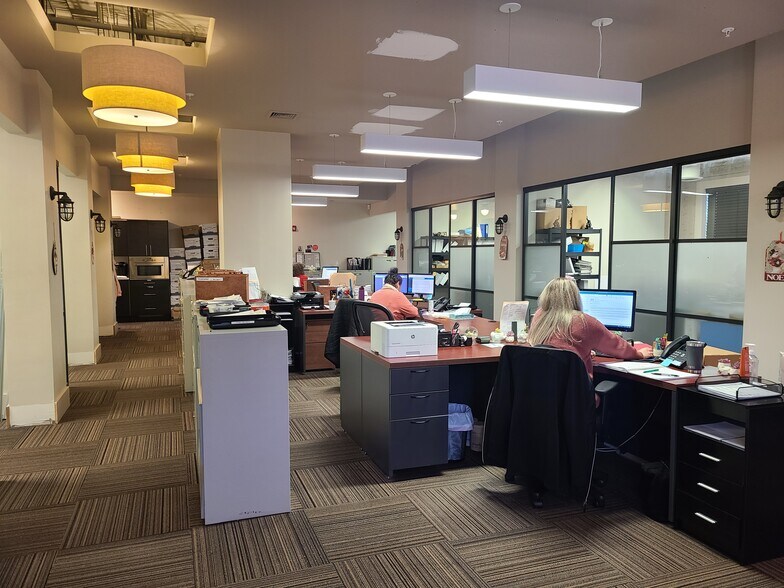 More Photos Of 5 Shore Ln, Bay Shore Apartments For Lease