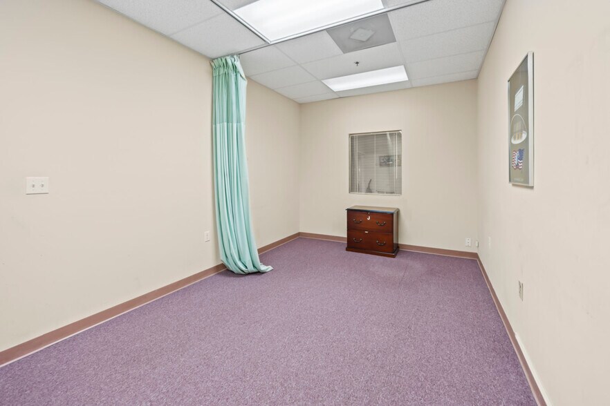 More Photos Of 1374 Whitehorse Hamilton Square Rd, Hamilton Office For Sale