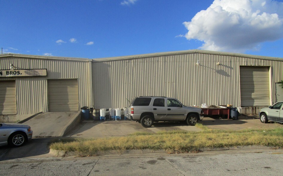 More Photos Of 361 S Riverside Dr, Fort Worth Auto Repair For Sale