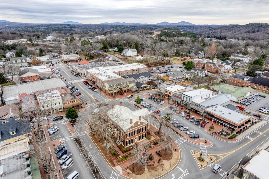 More Photos Of 27 S Park St, Dahlonega Hotel For Sale