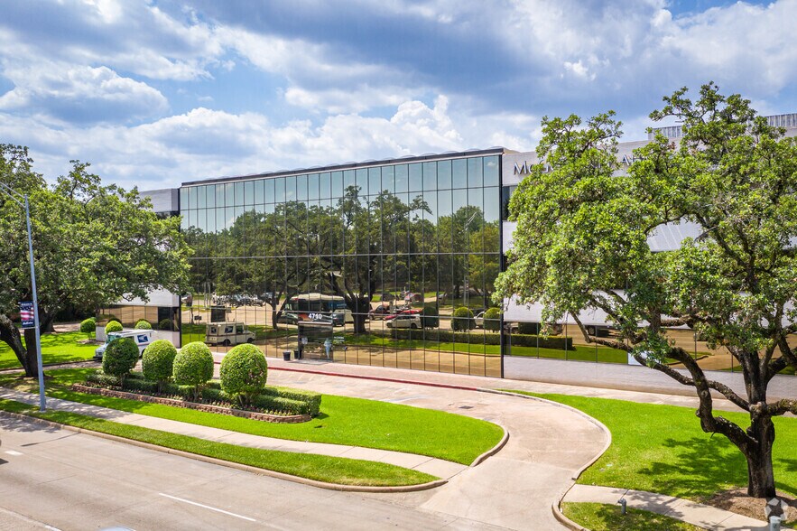 More Photos Of 4710 Bellaire Blvd, Bellaire Unknown For Lease