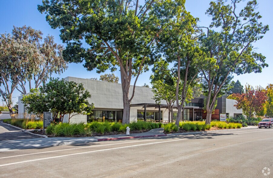 More Photos Of 4101-4151 Burton Dr, Santa Clara Research And Development For Lease