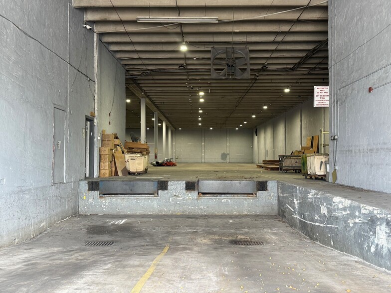 More Photos Of 7480 NW 52nd St, Miami Warehouse For Sale