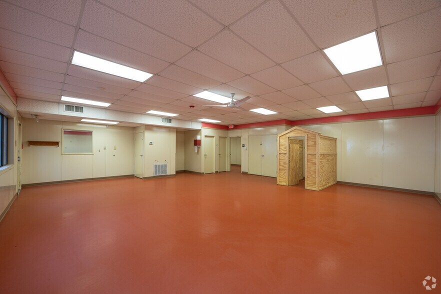 More Photos Of 9330 Nesbit Ferry Rd, Alpharetta Daycare Center For Lease
