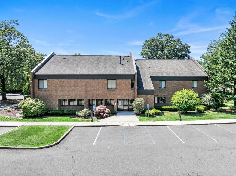 More Photos Of 101-105 Dutch Hill Rd, Orangeburg Office For Sale