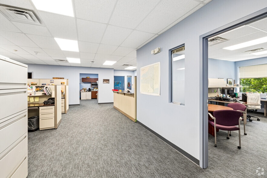 More Photos Of 10B Airline Dr, Albany Office For Sale