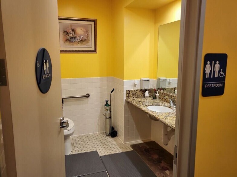 More Photos Of 9900 Stockdale Hwy, Bakersfield Medical For Sale