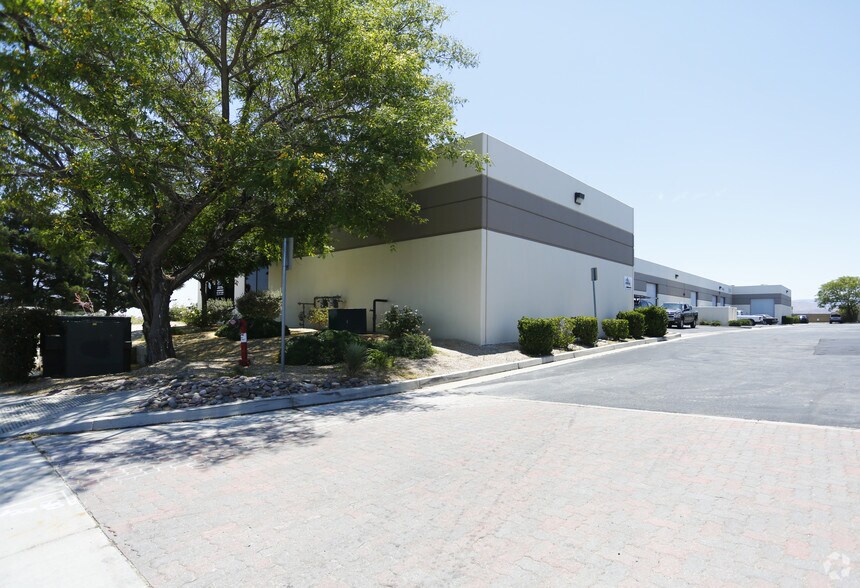 More Photos Of 654 Rancho Vista Blvd, Palmdale Manufacturing For Lease