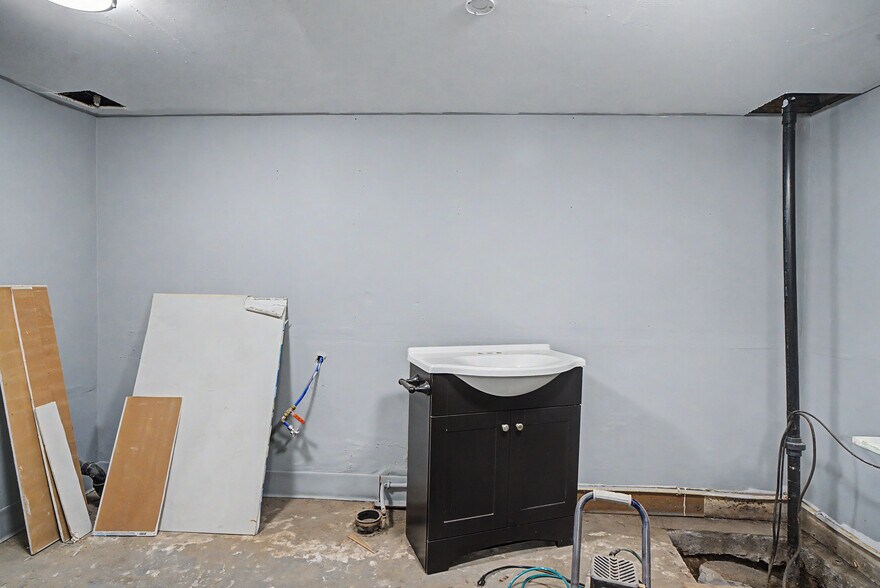 More Photos Of 330 Main Ave E, Soap Lake Freestanding For Lease