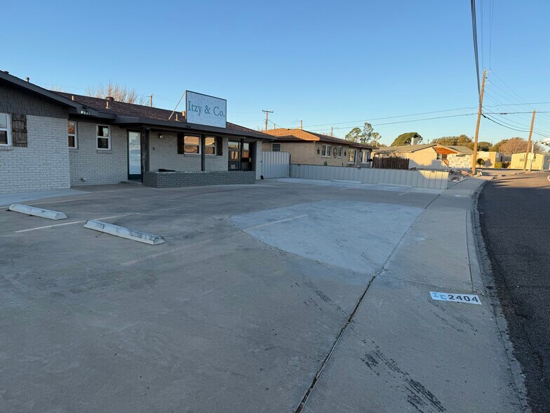 More Photos Of 2404 Oakwood Dr, Odessa Storefront For Sale