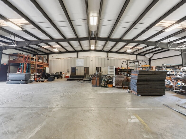 More Photos Of 112 Corporate Park East Dr, Lagrange Warehouse For Lease