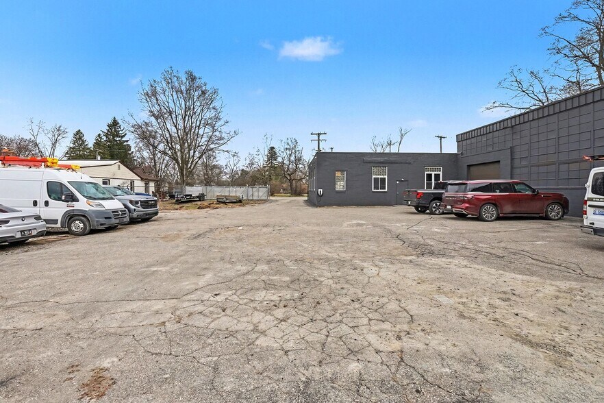 More Photos Of 5650 Jamestown Rd, Shelby Township Warehouse For Sale