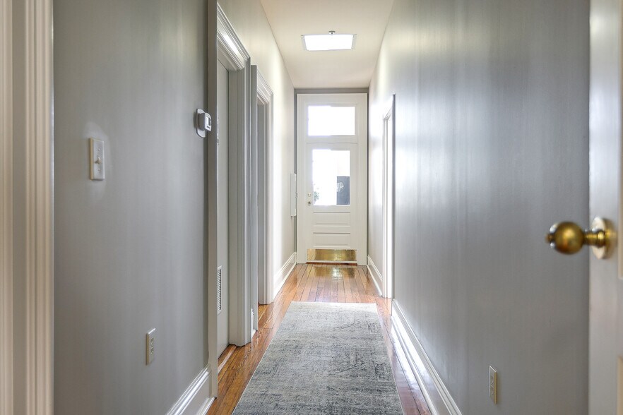 More Photos Of 809 S Main St, Columbia Office For Sale