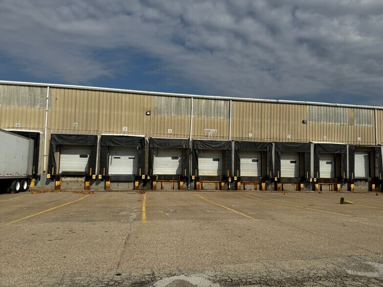 More Photos Of 2314 Wilkins Dr, Chillicothe Warehouse For Lease