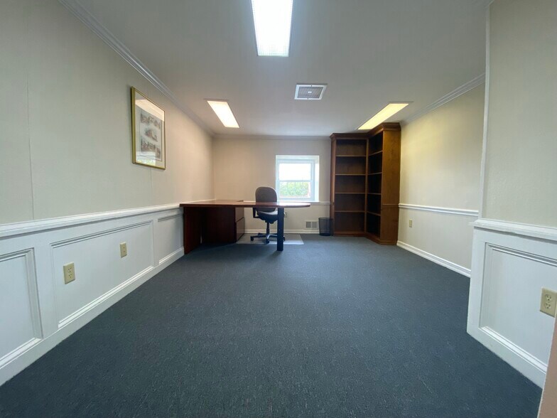 More Photos Of 2035 Sunset Lake Rd, Newark Office For Lease